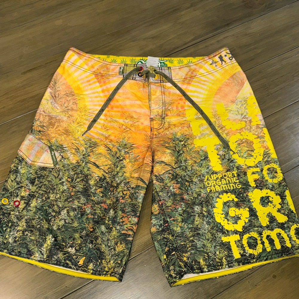 LRG board shorts men’s size medium